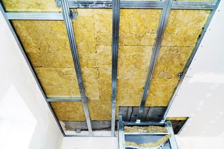 Nos conseils pour réussir la pose d'un faux plafond à Châteaubriant